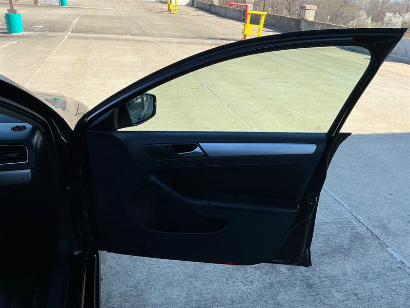 Used 2014 Volkswagen Jetta SE FWD image 30
