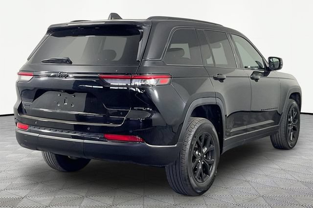 Used 2024 Jeep Grand Cherokee Altitude AWD/4WD image 6