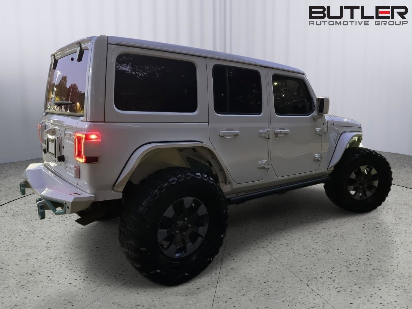 Used 2019 Jeep Wrangler Unlimited Sahara image 6