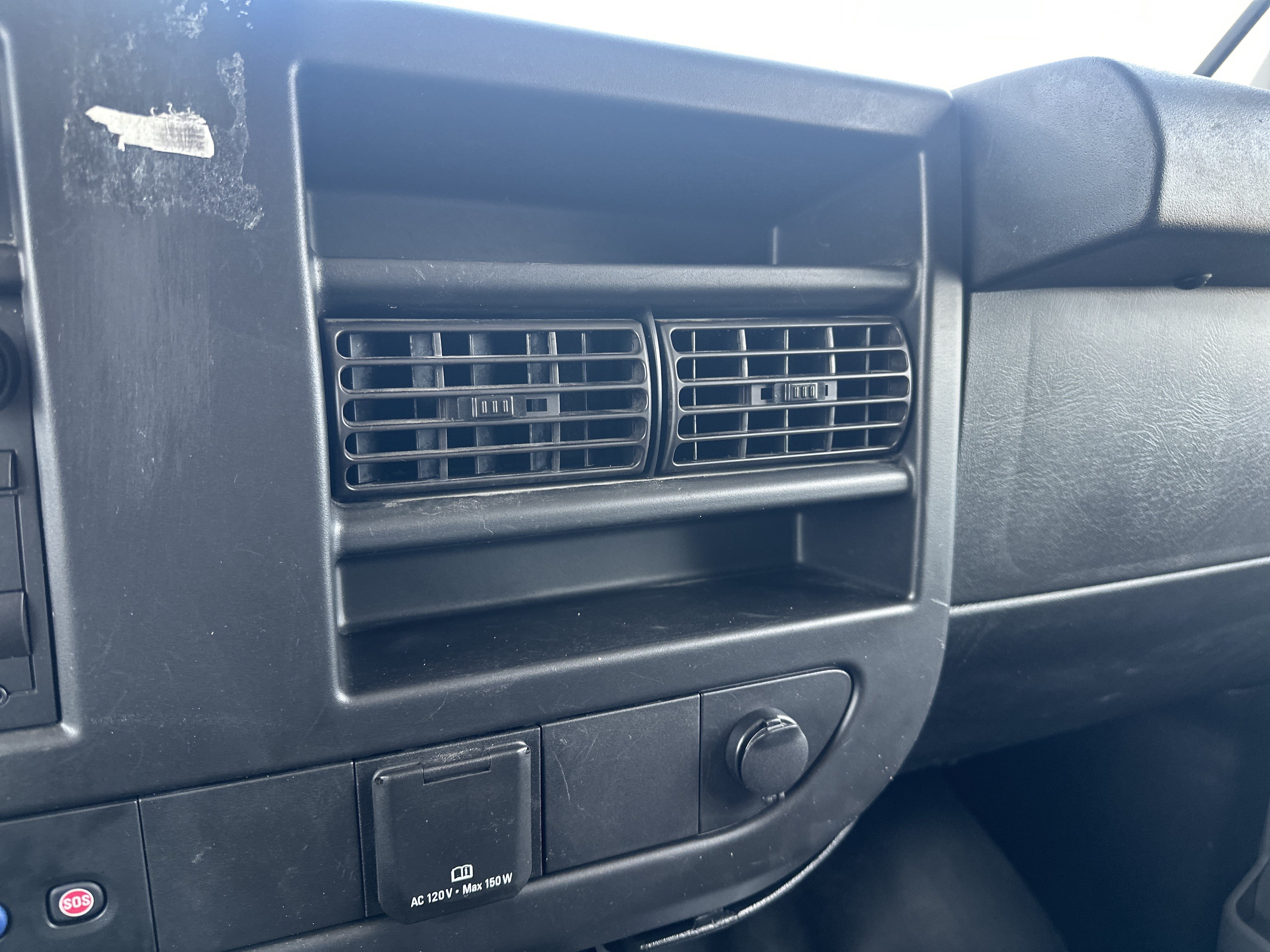 Used 2019 Chevrolet Express 3500 w/ Driver Convenience Package RWD image 17