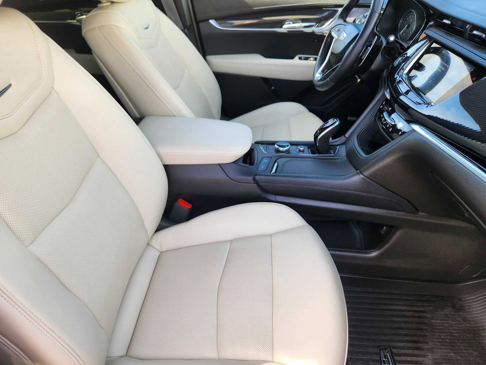 Used 2024 Cadillac XT6 Sport w/ Technology Package AWD/4WD image 16