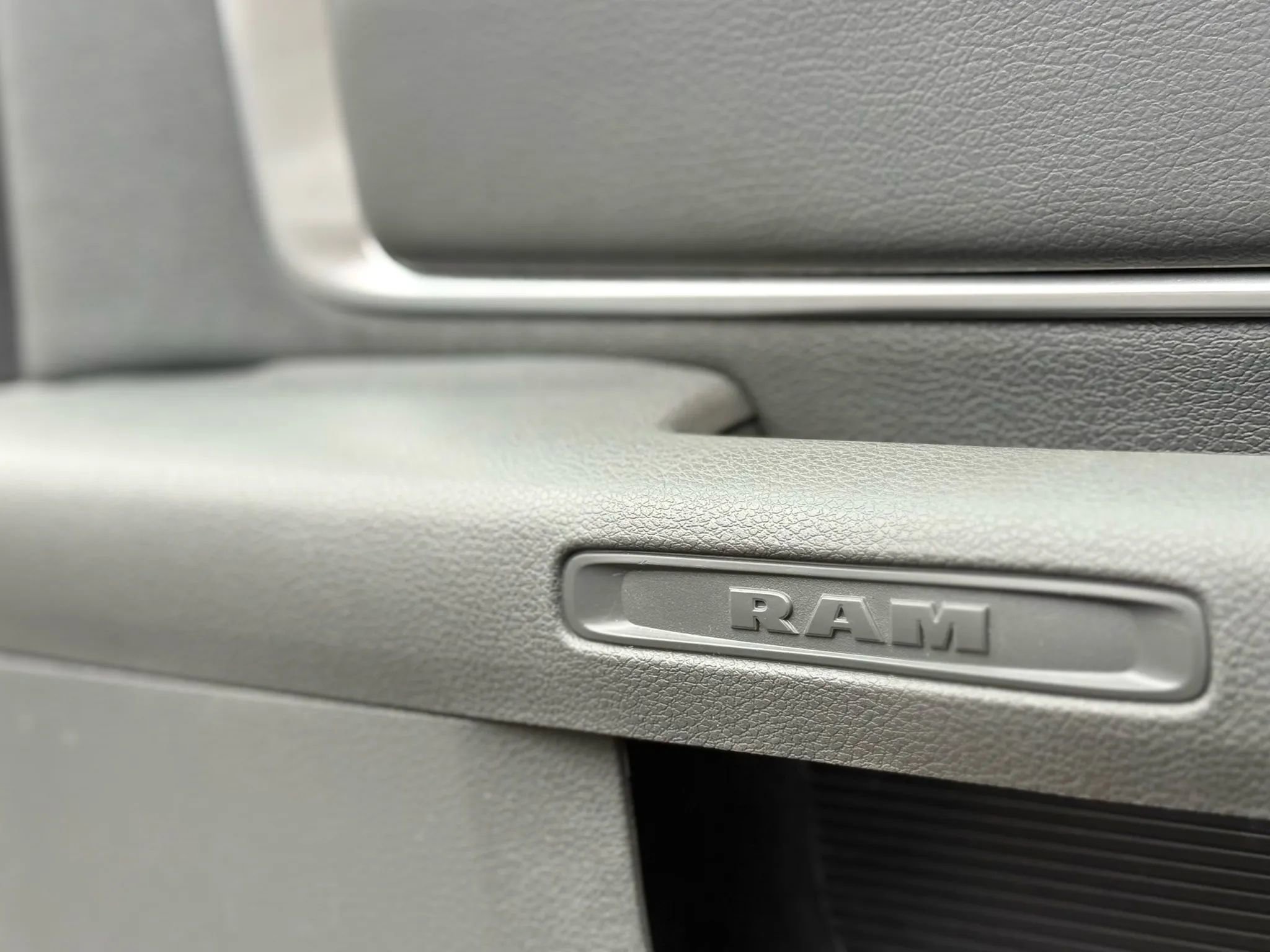 Used 2014 RAM 2500 SLT image 18