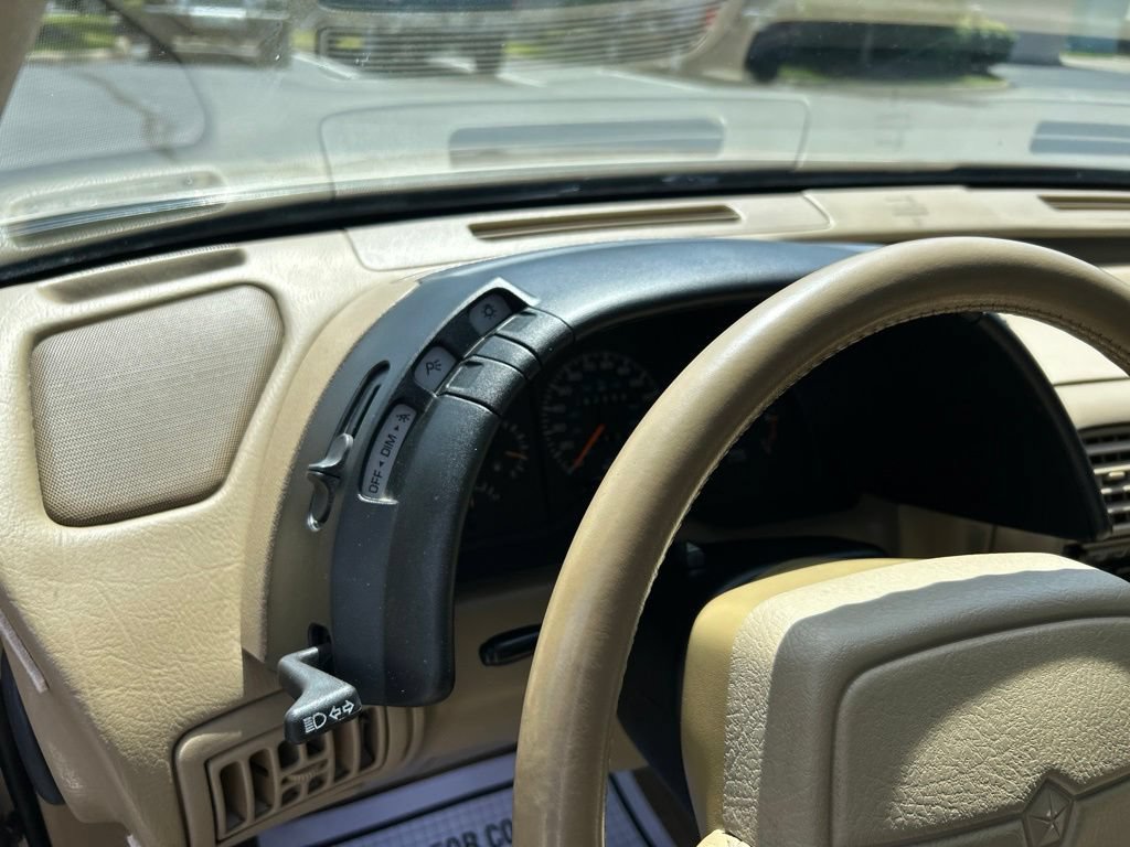 Used 1992 Chrysler LeBaron LX FWD image 16