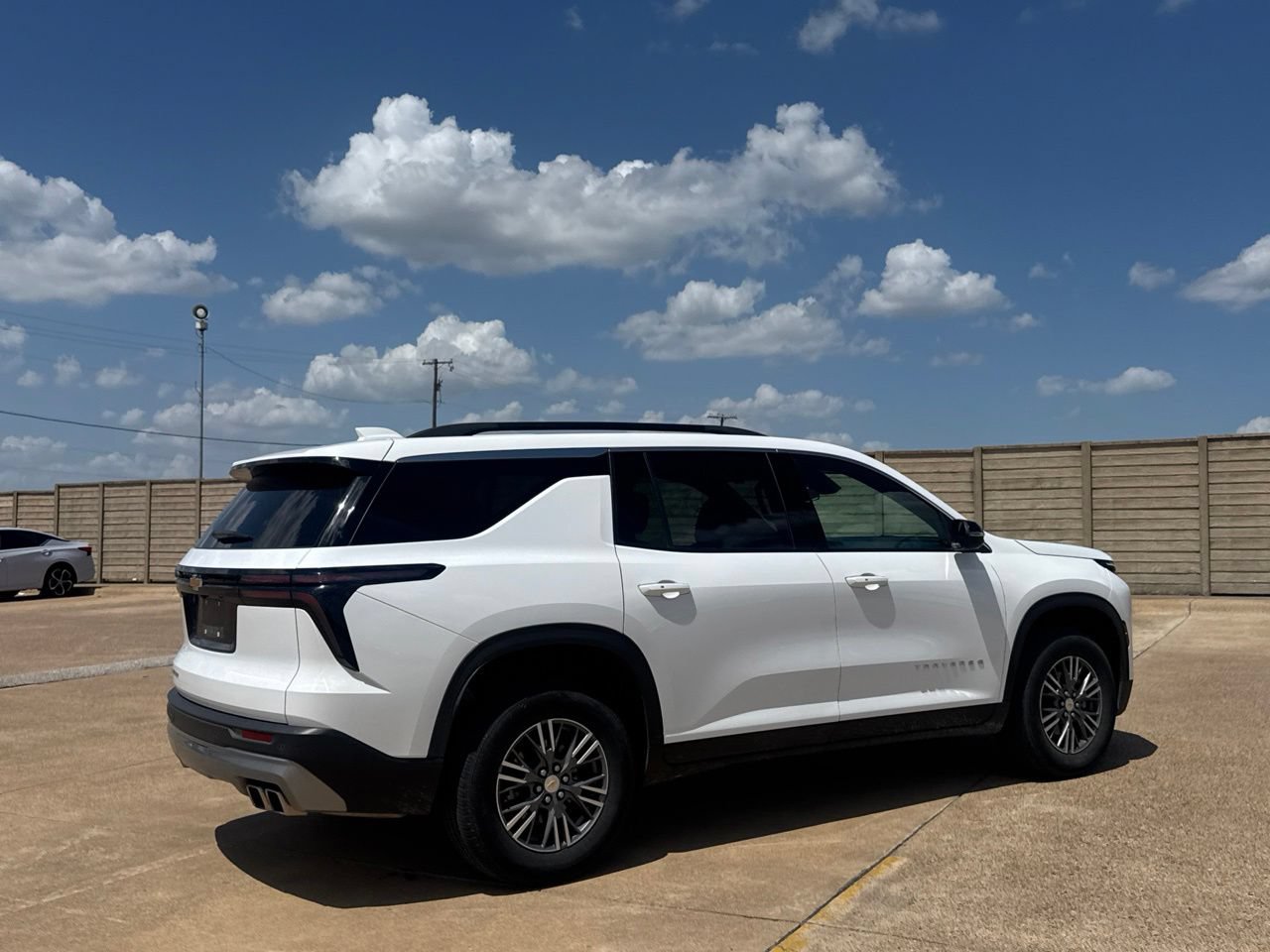 Used 2025 Chevrolet Traverse LT AWD/4WD image 24