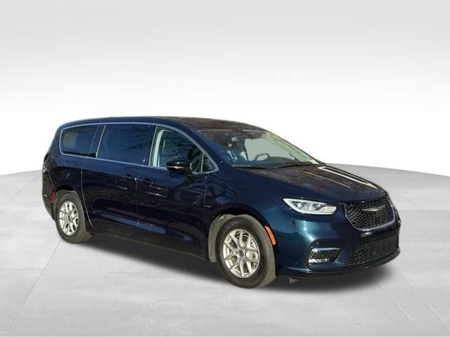 Used 2024 Chrysler Pacifica Touring-L image 10