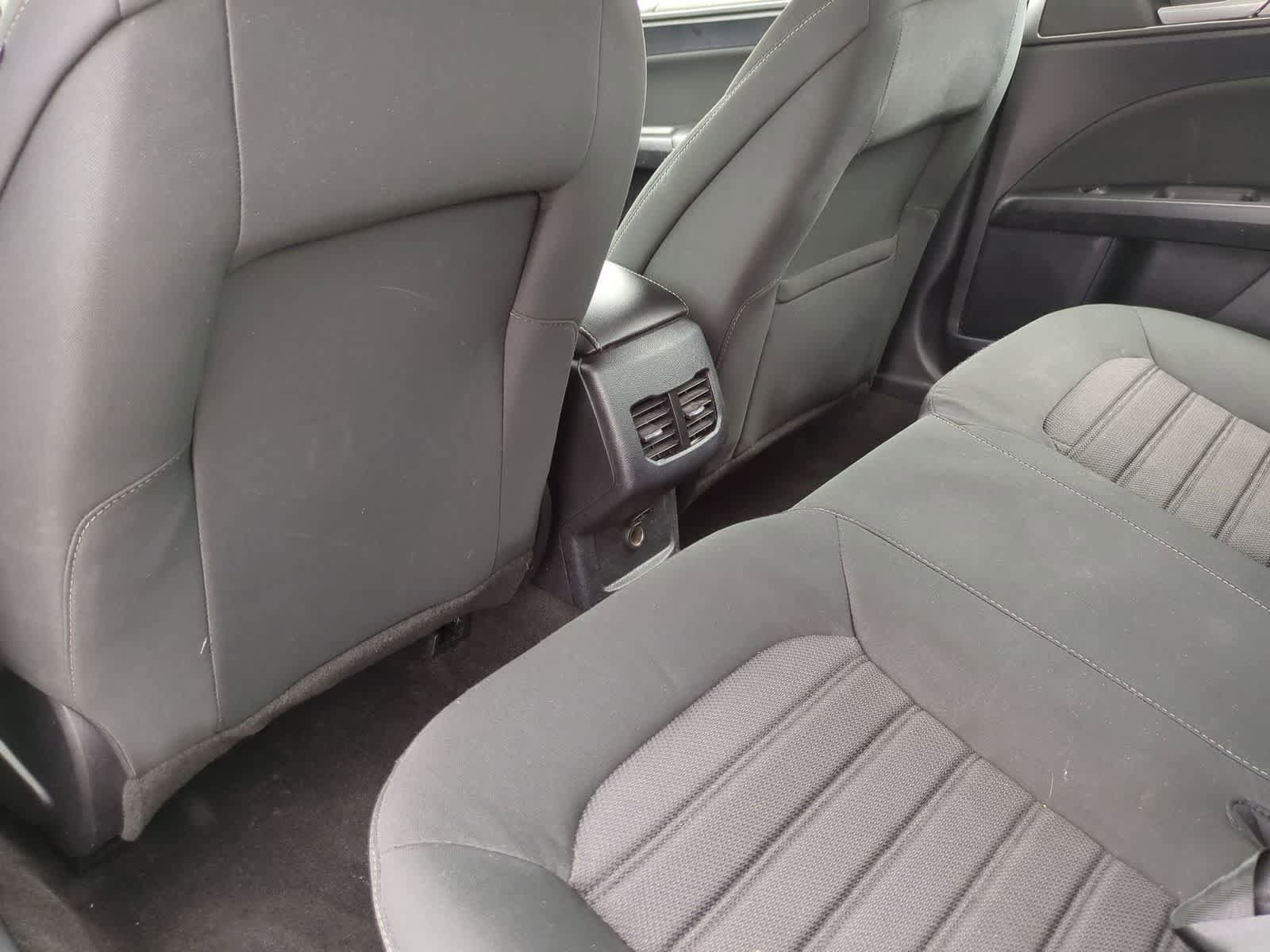 Used 2020 Ford Fusion SE FWD image 18
