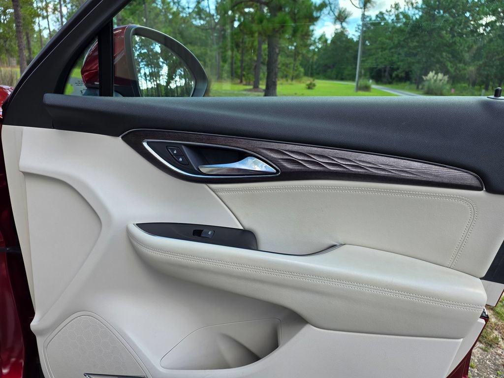 Used 2023 Buick Envision Avenir FWD image 31
