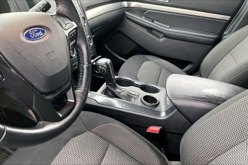 Used 2018 Ford Explorer XLT FWD image 16