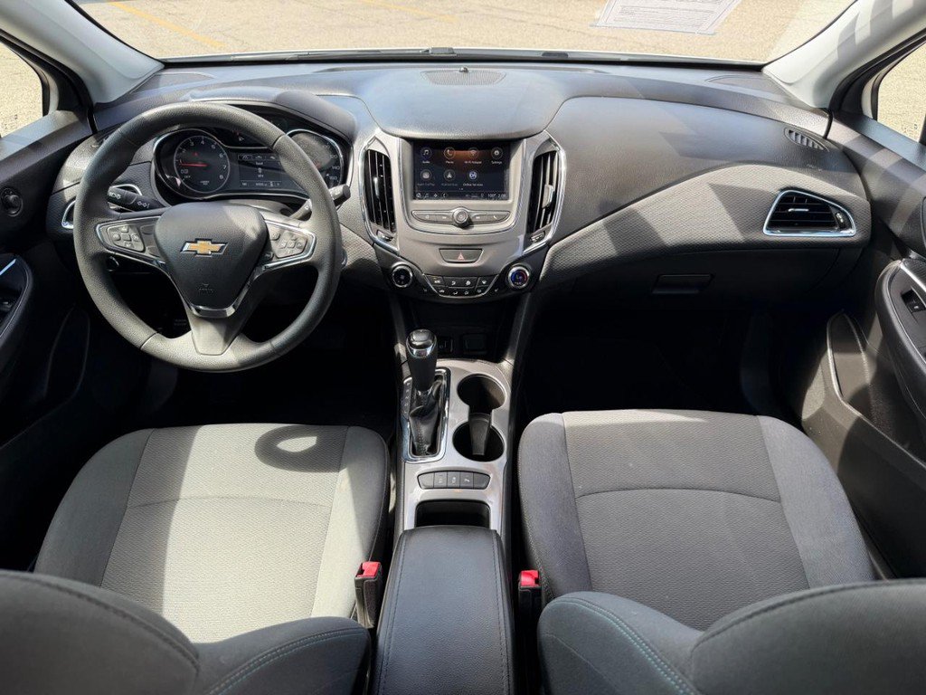 Used 2019 Chevrolet Cruze LT w/ Convenience Package FWD image 21