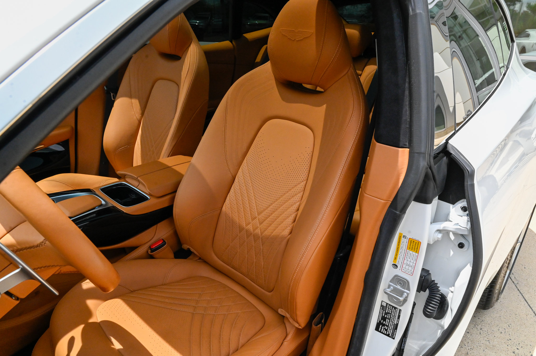 Used 2024 Aston Martin DBX AWD/4WD image 19