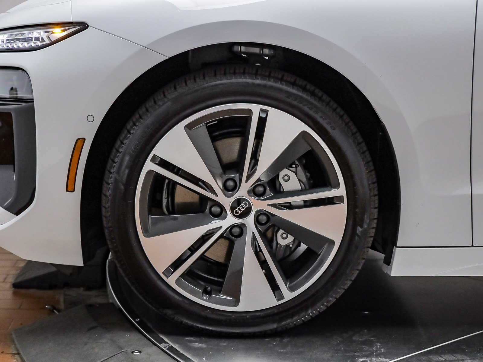 New 2025 Audi A6 e-tron Premium Plus image 13