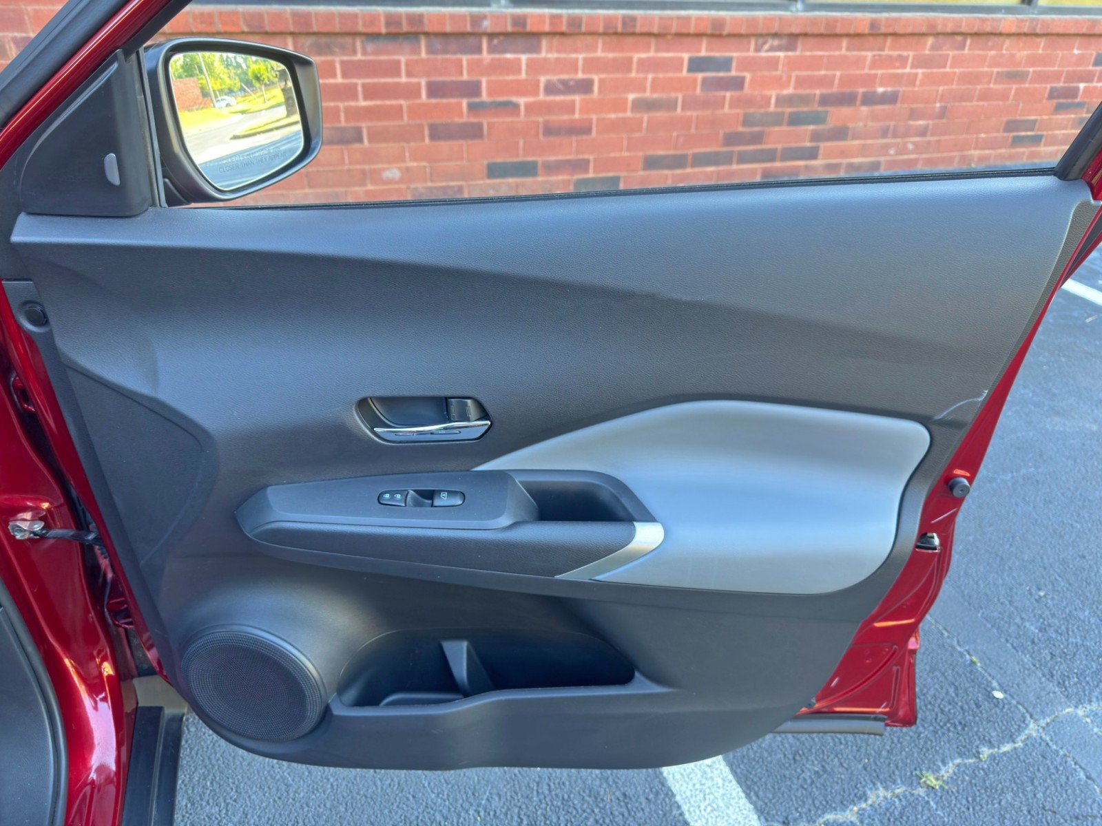 Used 2023 Nissan Kicks SR w/ SR Premium Package FWD image 39