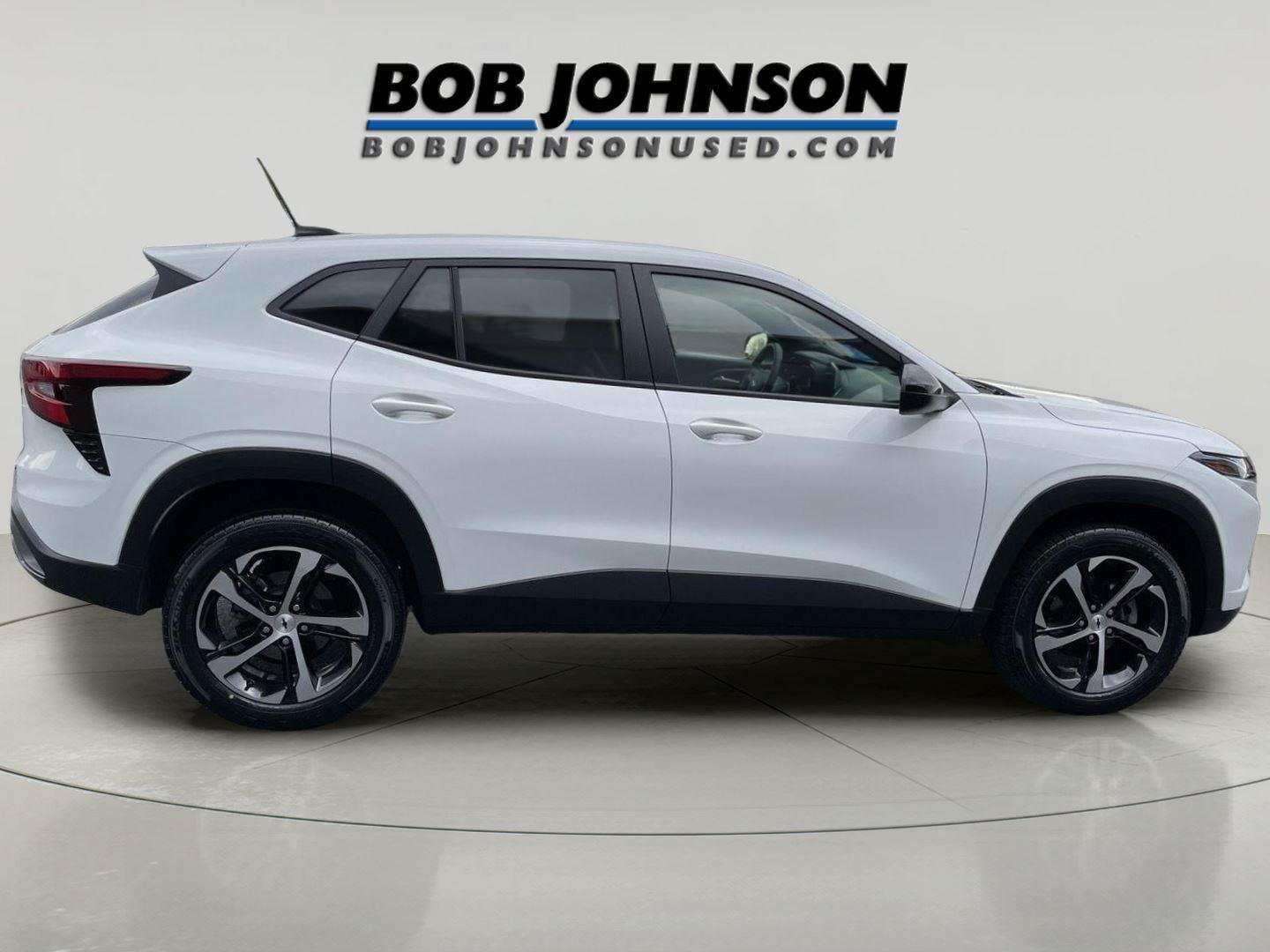 Used 2024 Chevrolet Trax RS w/ Driver Confidence Package FWD image 2
