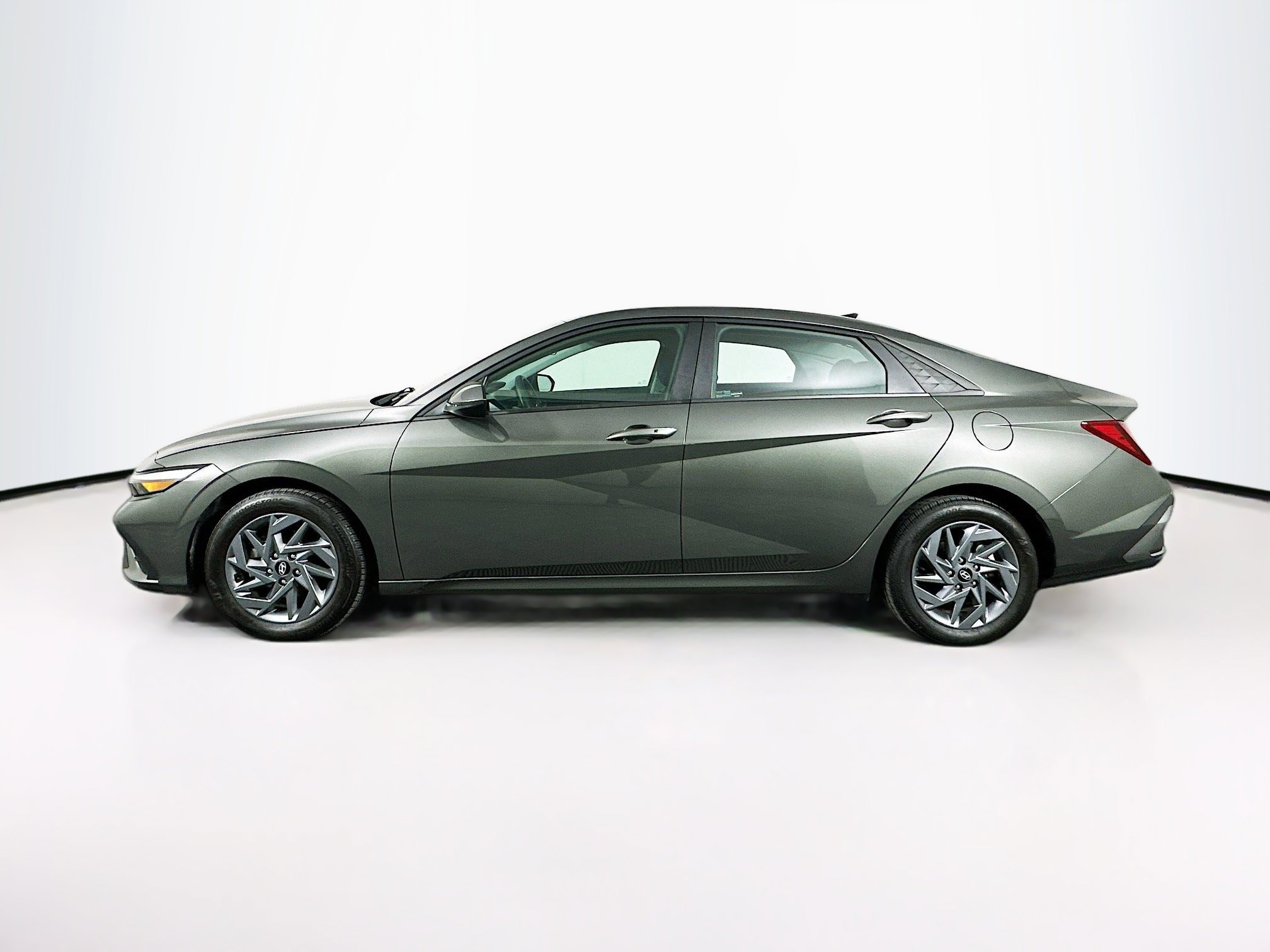 Used 2024 Hyundai Elantra SEL image 4