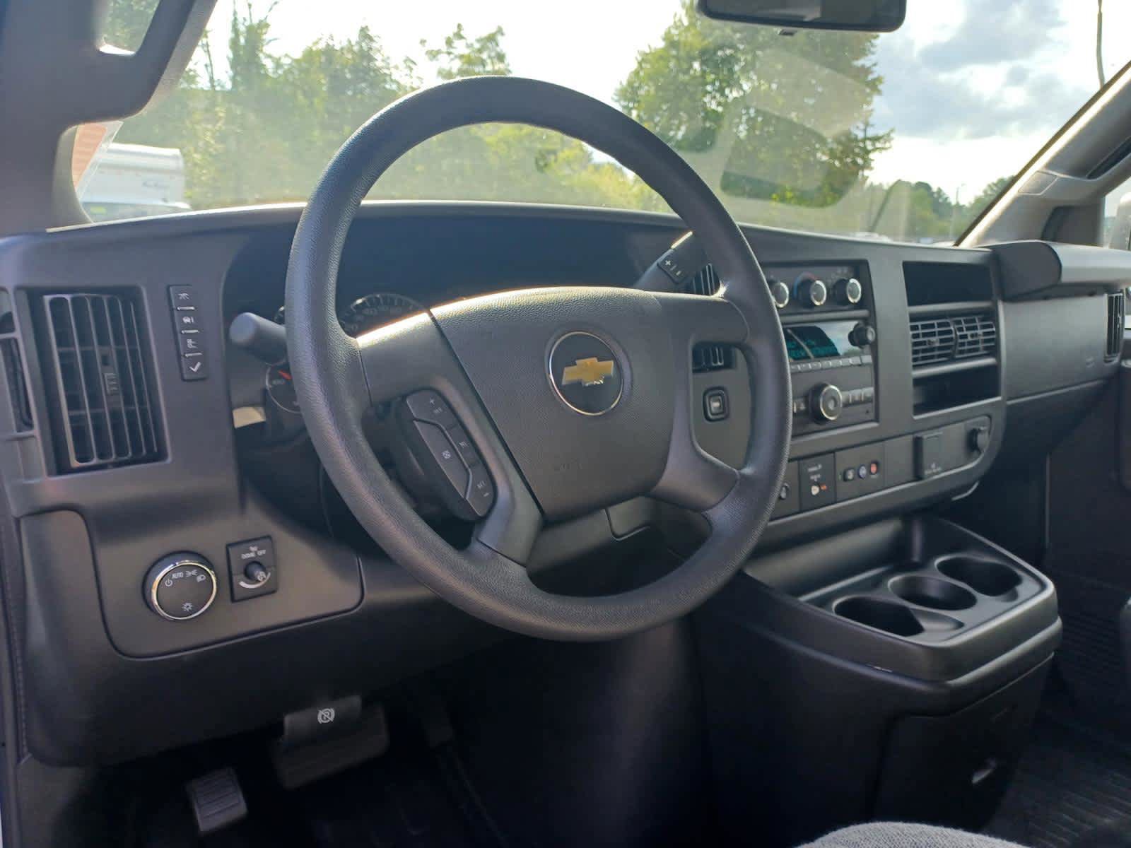 Used 2025 Chevrolet Express 3500 LS w/ Chrome Appearance Package RWD image 8