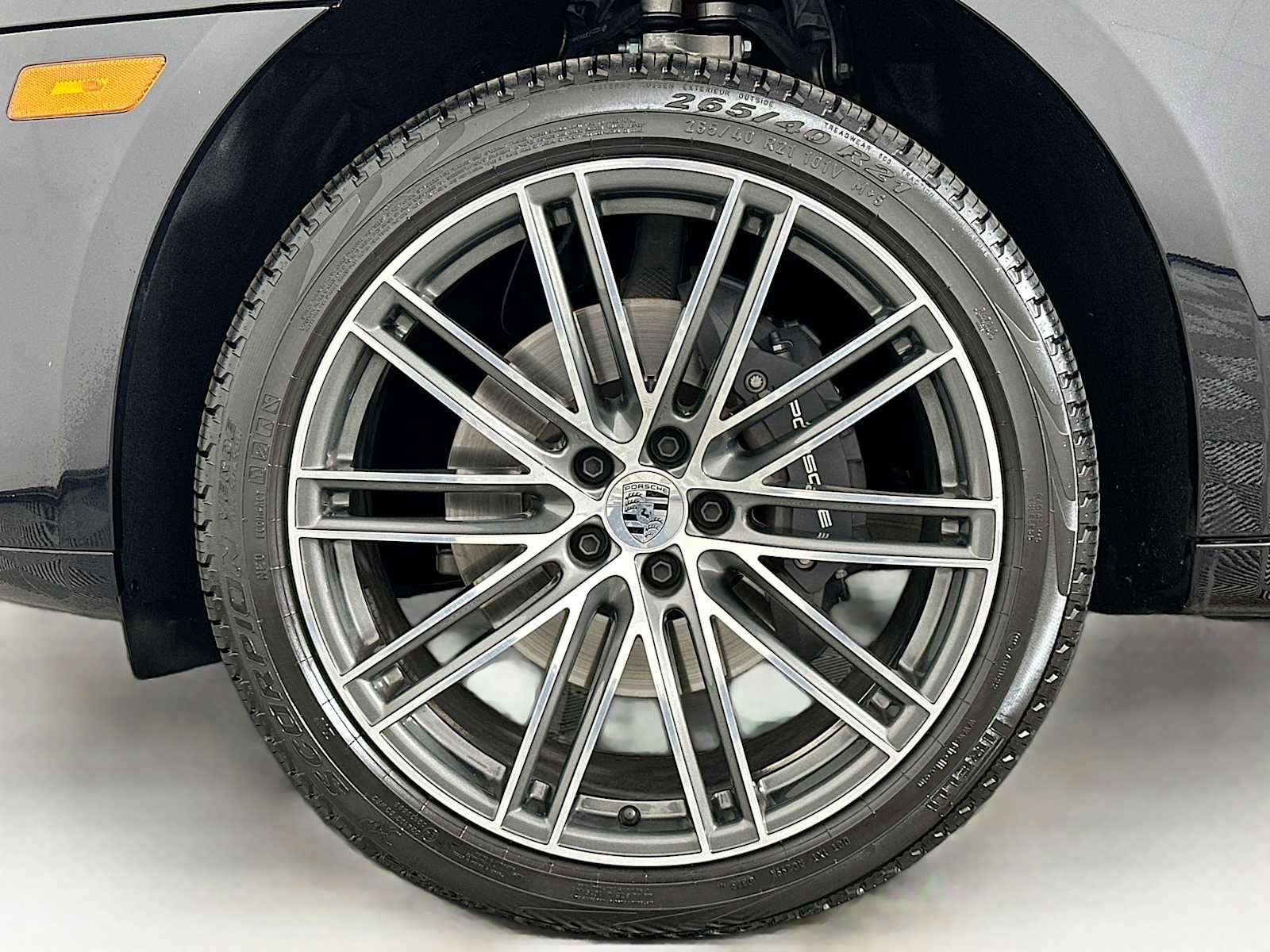 Certified 2025 Porsche Macan image 32