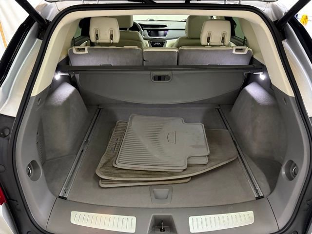 Used 2018 Cadillac XT5 Luxury w/ Driver Awareness Package AWD/4WD image 12