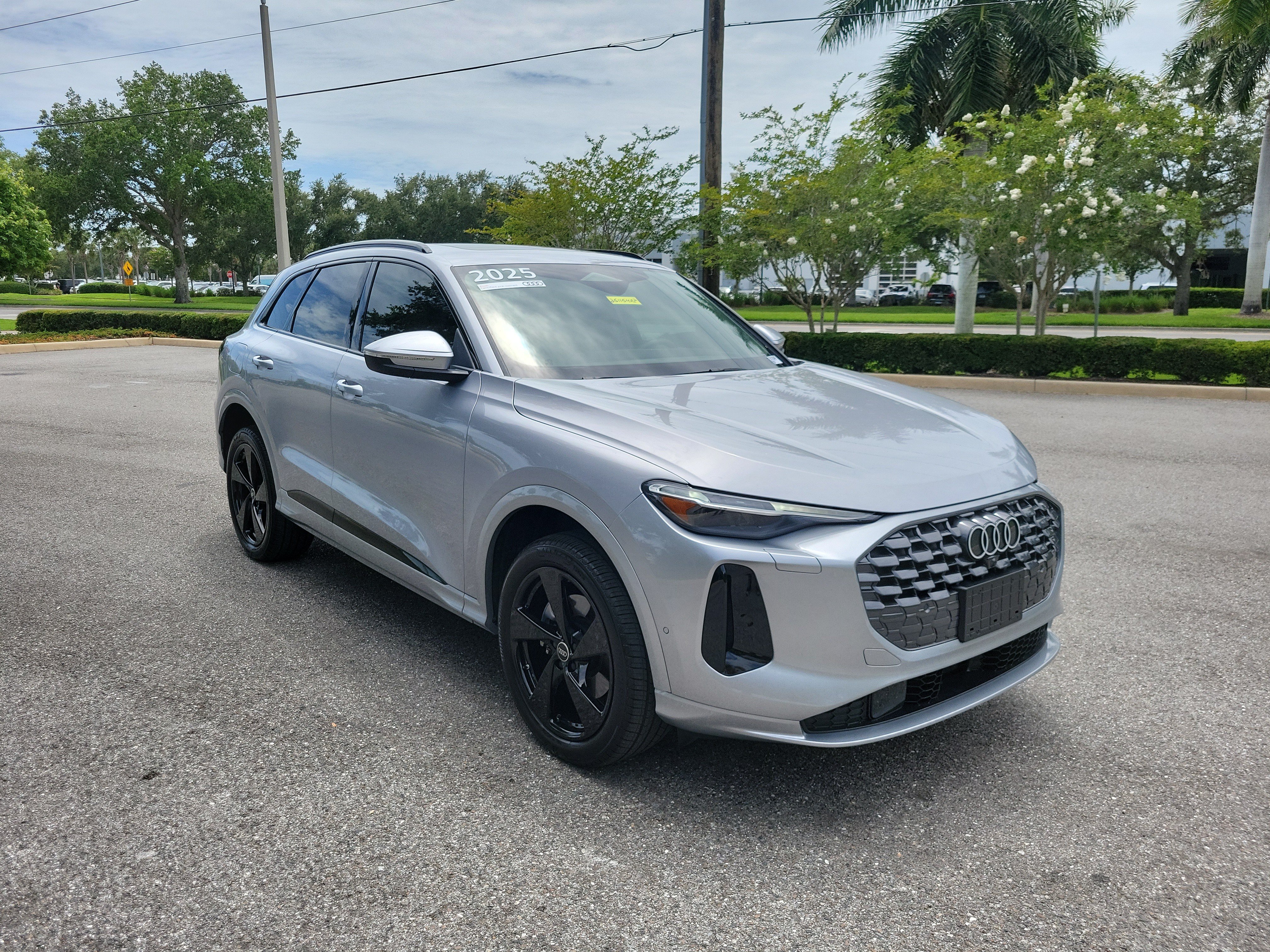 Certified 2025 Audi Q5 Premium Plus w/ Premium Plus AWD/4WD image 2
