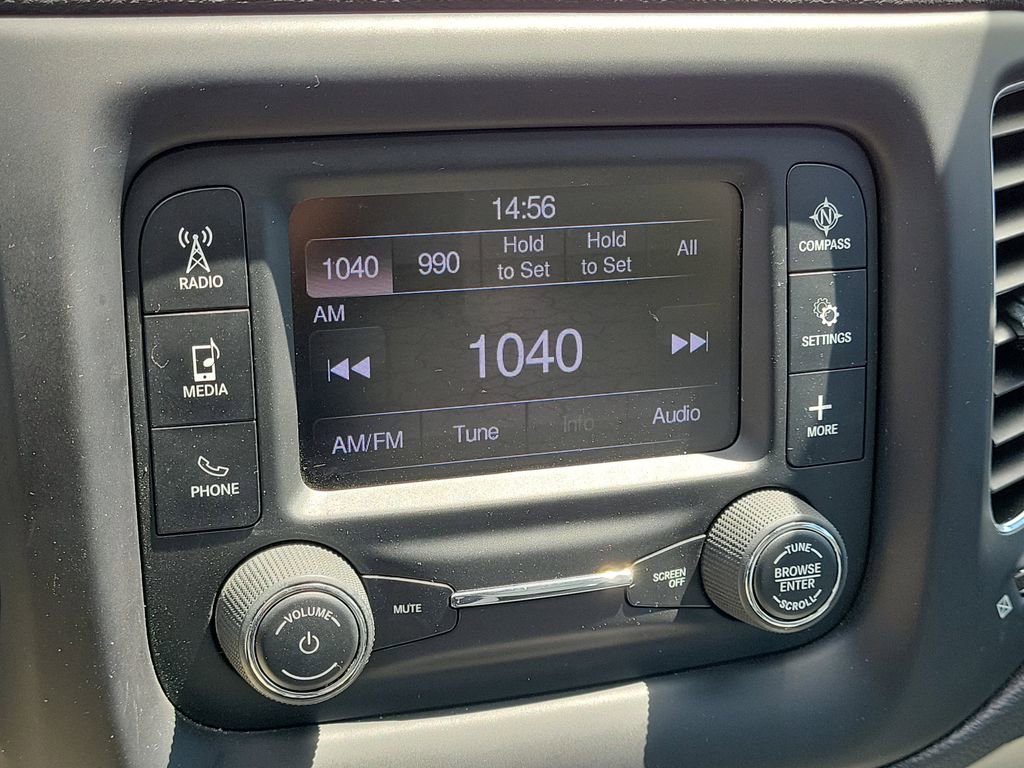 Used 2018 Jeep Compass Latitude image 18