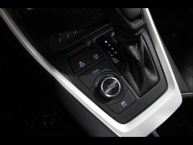 Used 2025 Toyota RAV4 XLE AWD/4WD image 17