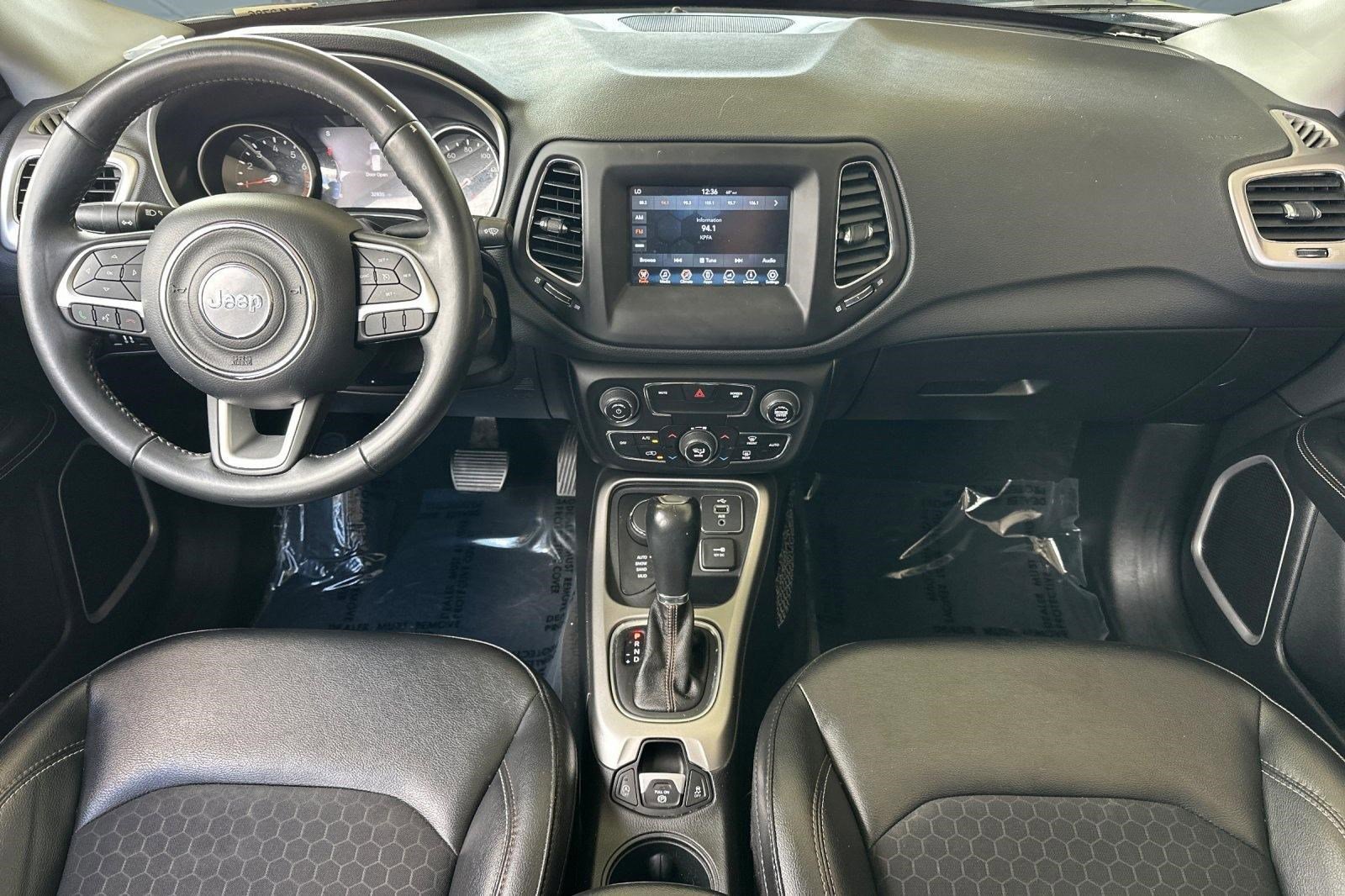 Used 2018 Jeep Compass Latitude w/ Popular Equipment Group AWD/4WD image 16