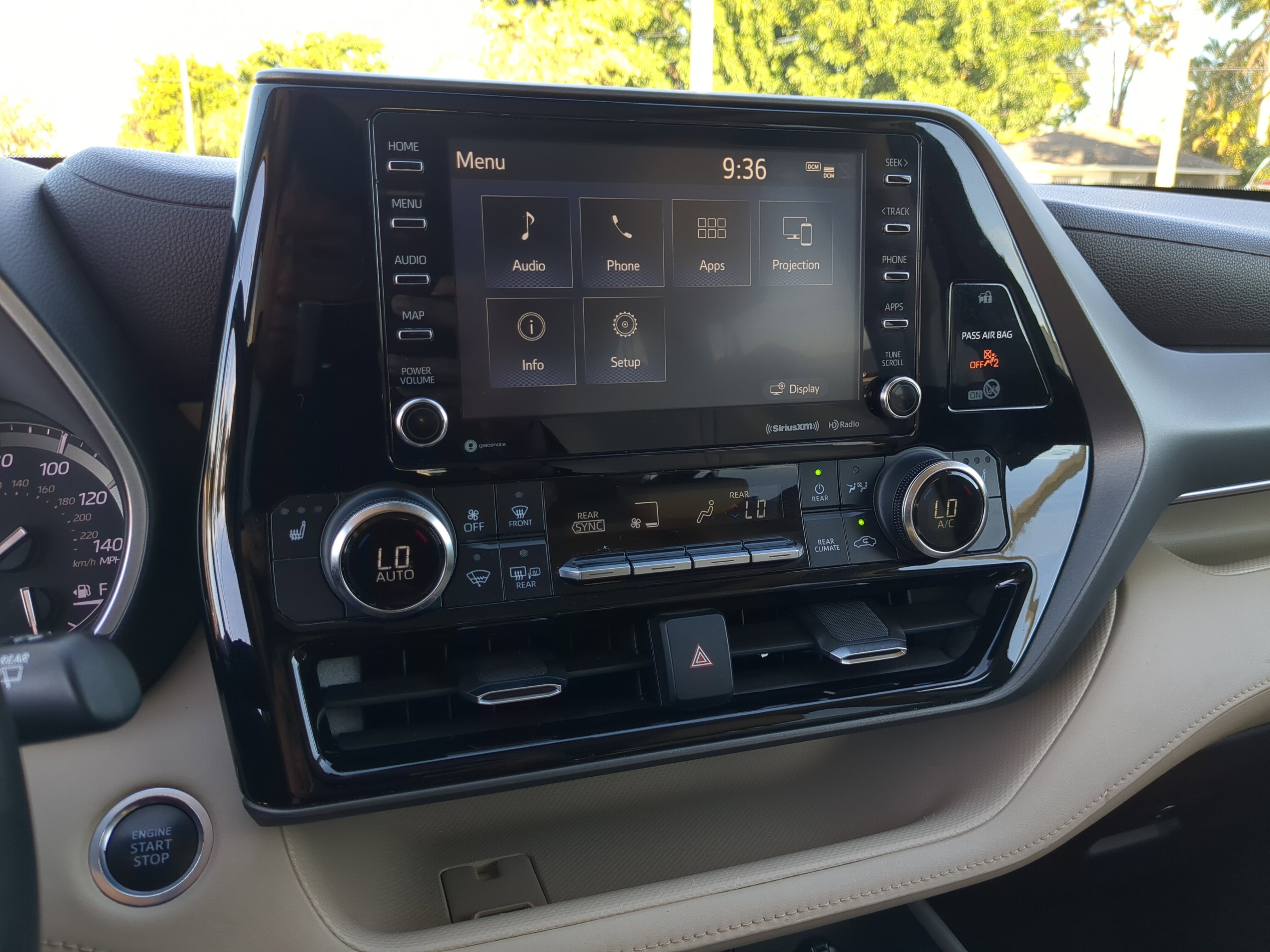 Used 2020 Toyota Highlander XLE image 20