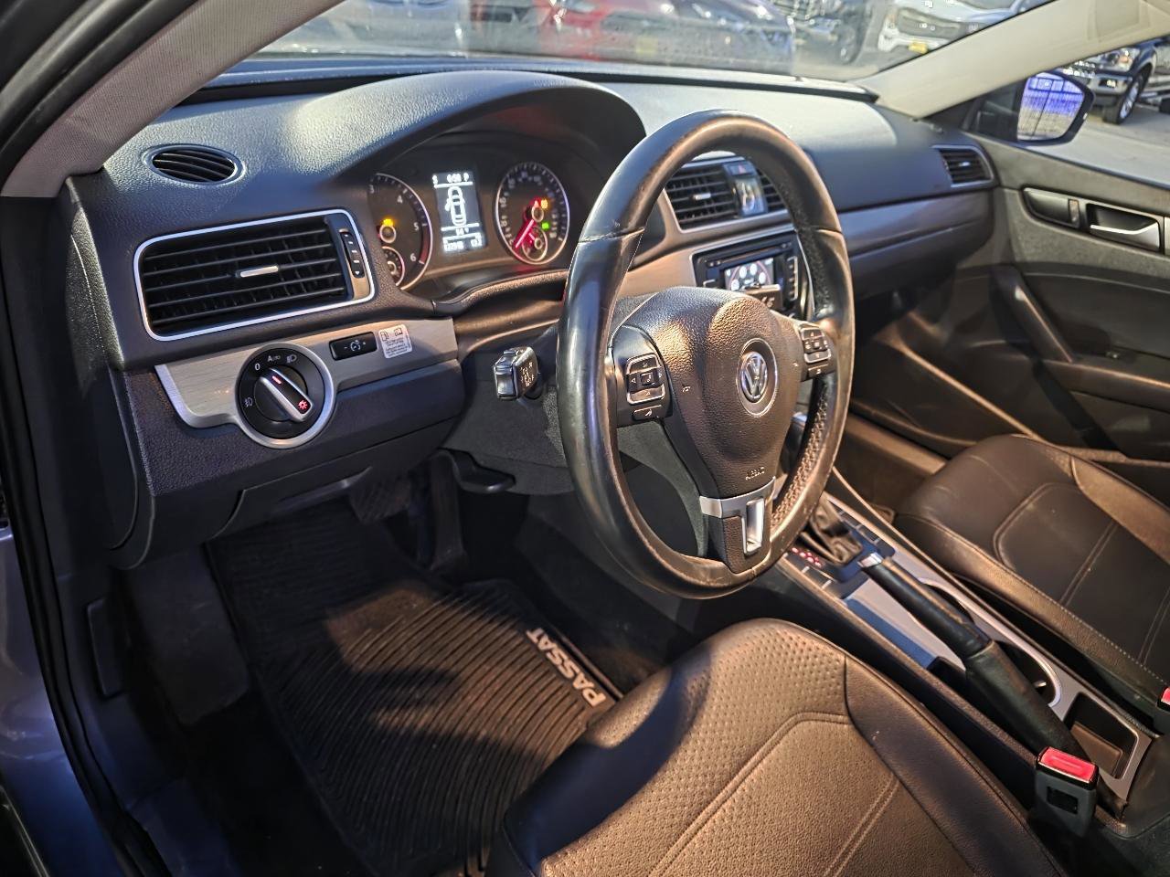 Used 2014 Volkswagen Passat TDI SE FWD image 10