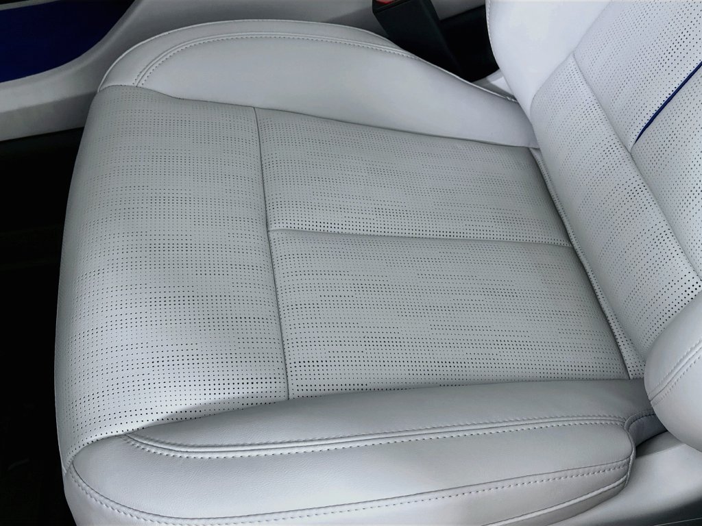 New 2027 Cadillac Optiq Premium Sport w/ LPO, Floor Liner Package AWD/4WD image 24