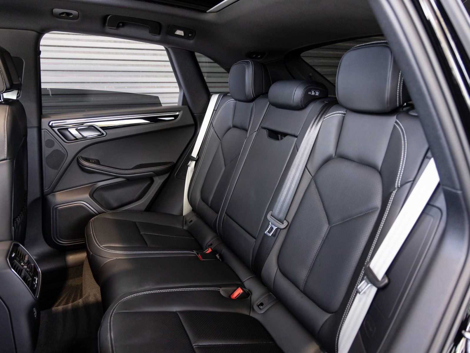 New 2025 Porsche Macan Turbo image 26