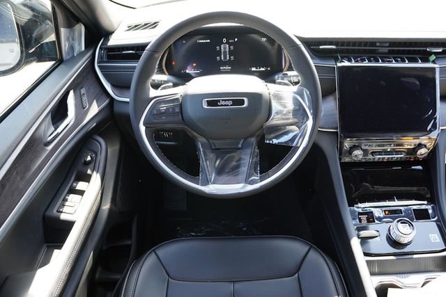 New 2025 Jeep Grand Cherokee Limited w/ Black Appearance Package image 13
