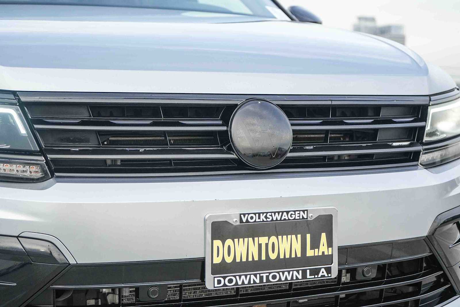 Used 2020 Volkswagen Tiguan SE R-Line image 5