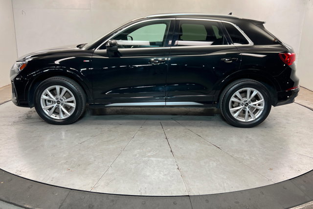 Used 2025 Audi Q3 2.0T Premium image 2