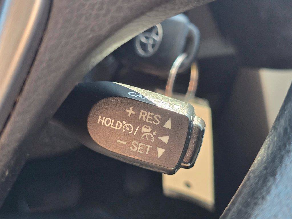 Used 2018 Toyota RAV4 LE w/ All Weather Liner Package FWD image 28