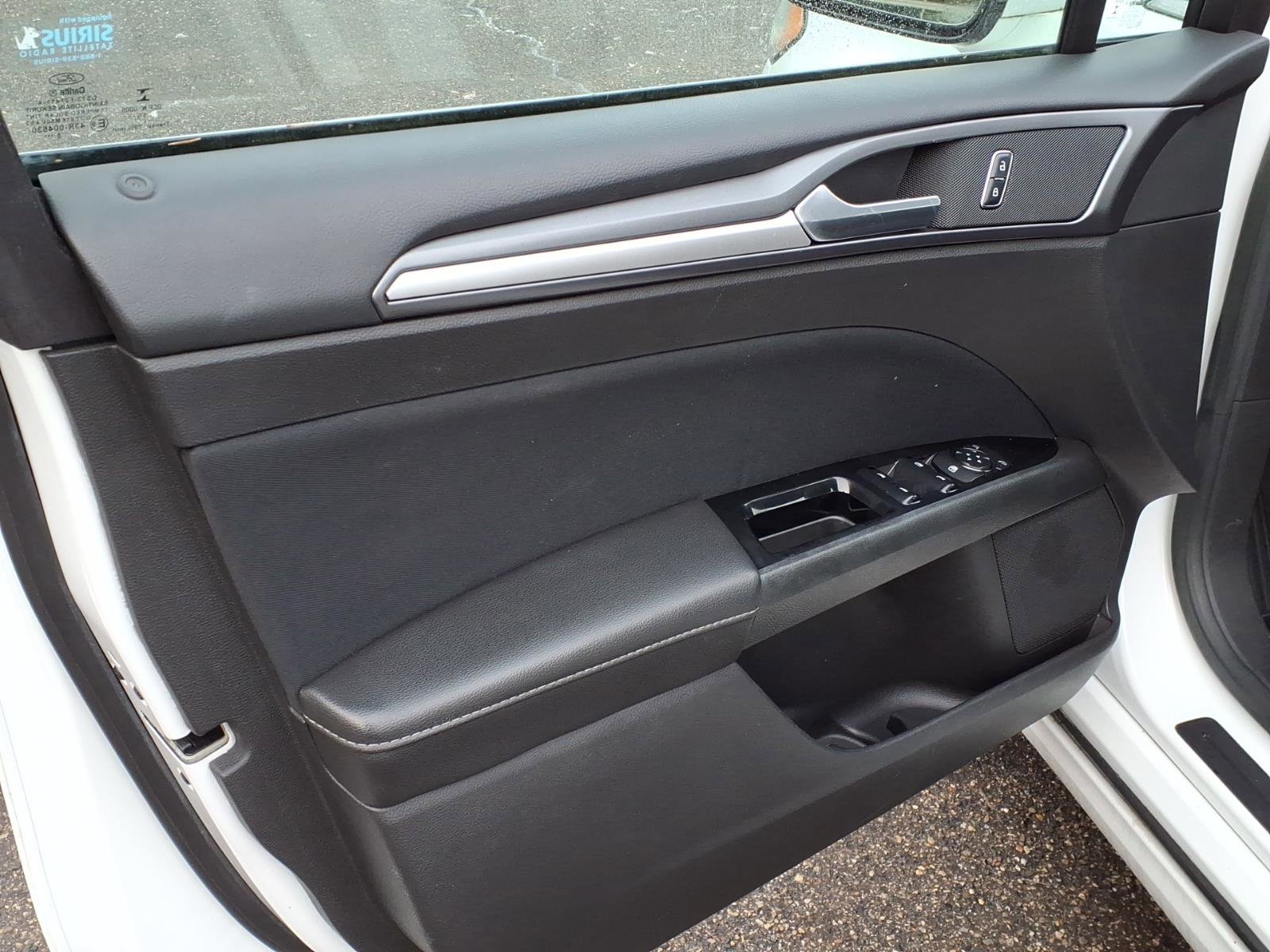 Used 2016 Ford Fusion SE image 6