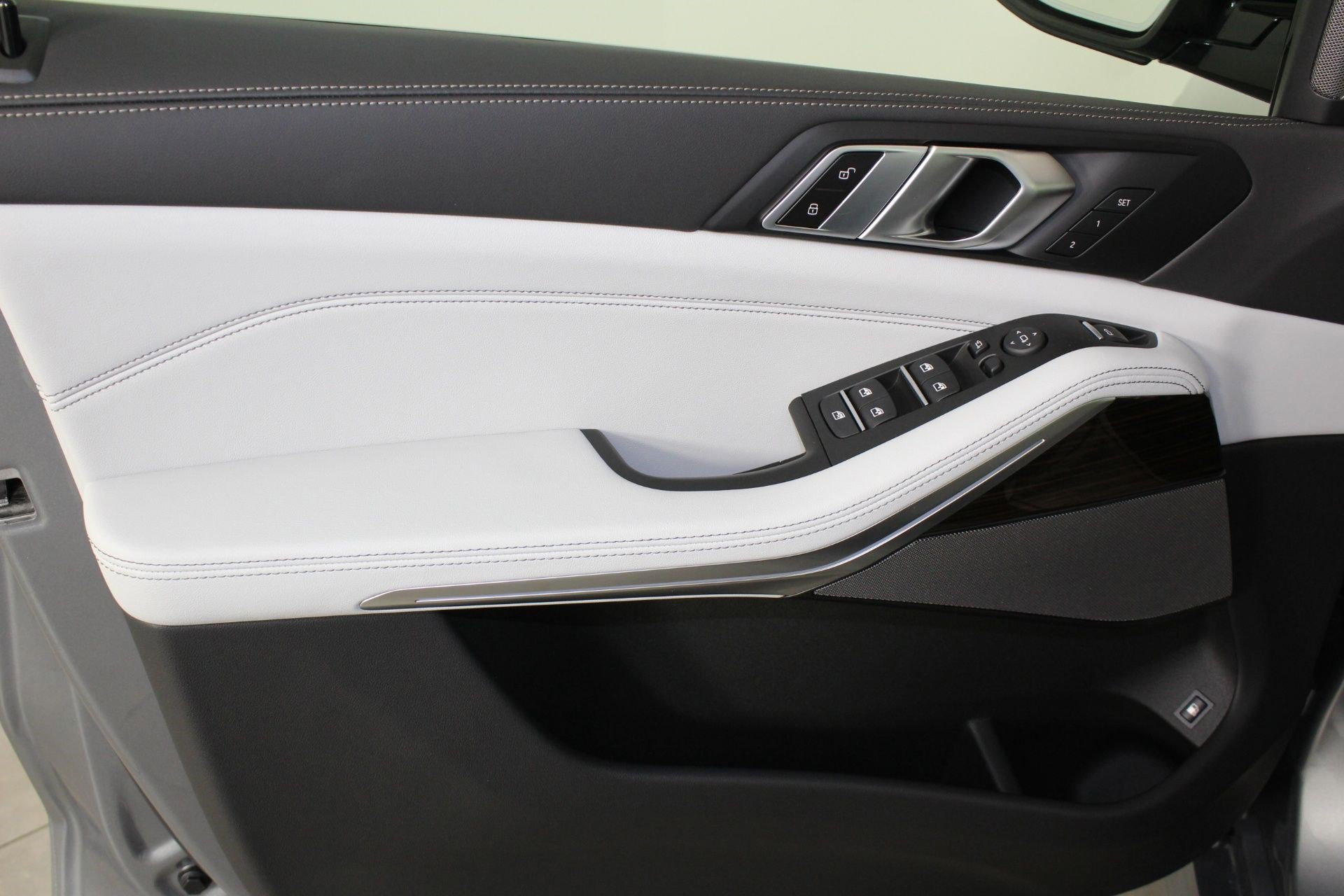 New 2026 BMW X5 xDrive50e w/ M Sport Package AWD/4WD image 12