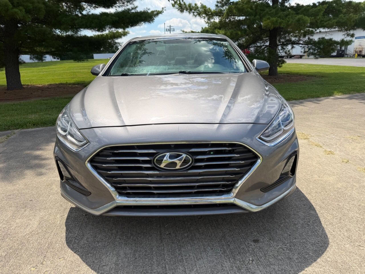 Used 2019 Hyundai Sonata SE FWD image 2