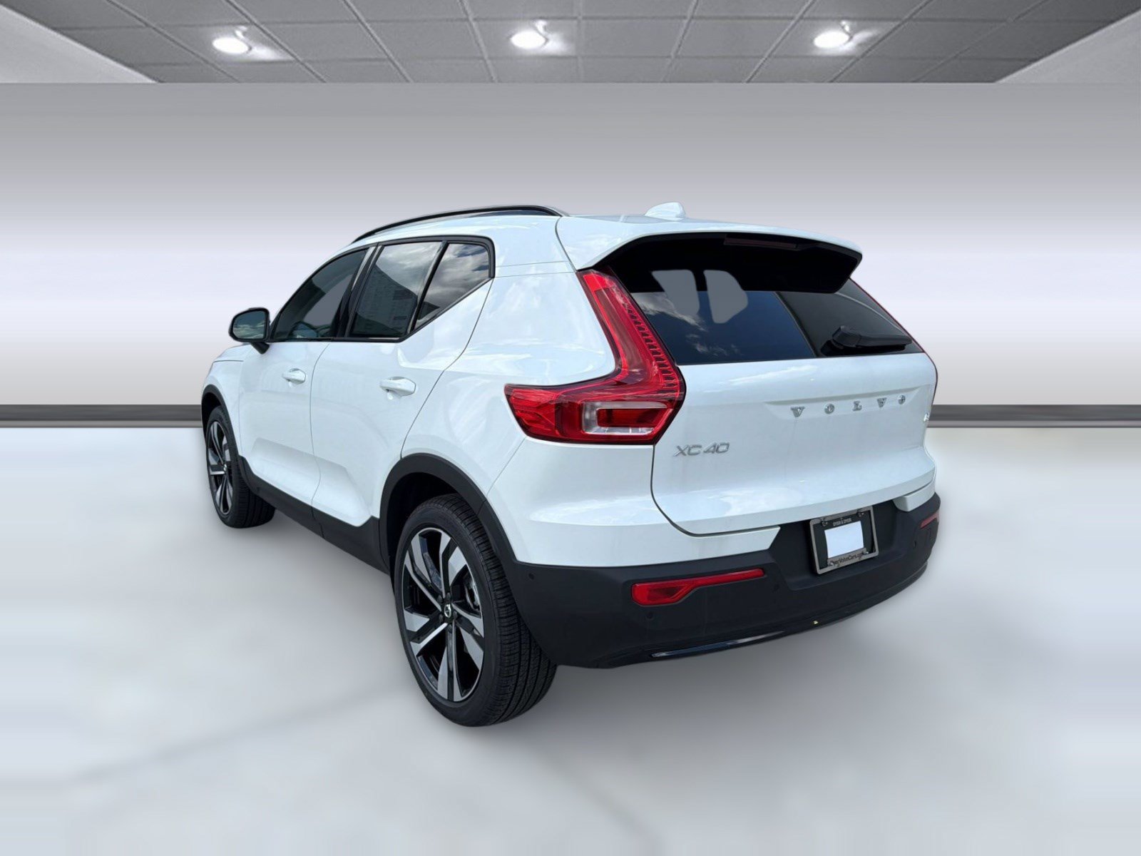 New 2026 Volvo XC40 B4 Plus w/ Climate Package FWD image 3