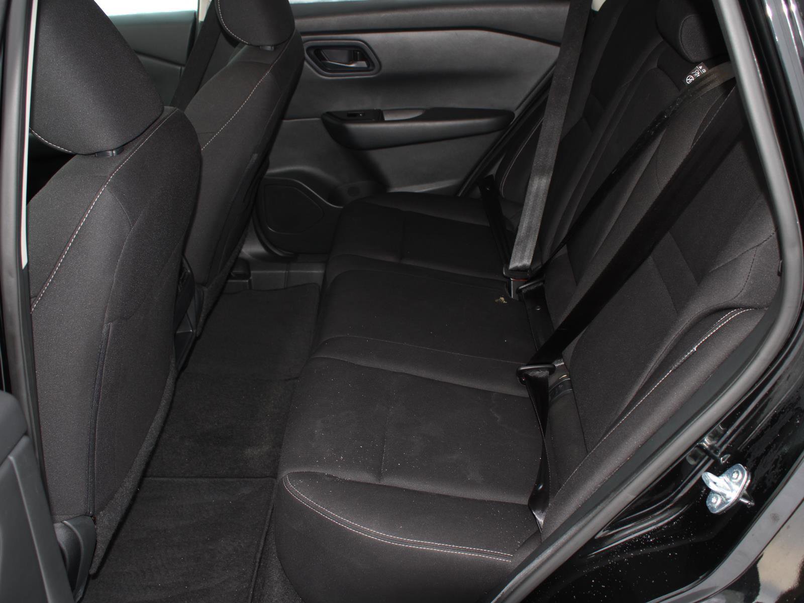 Used 2024 Nissan Rogue S image 17