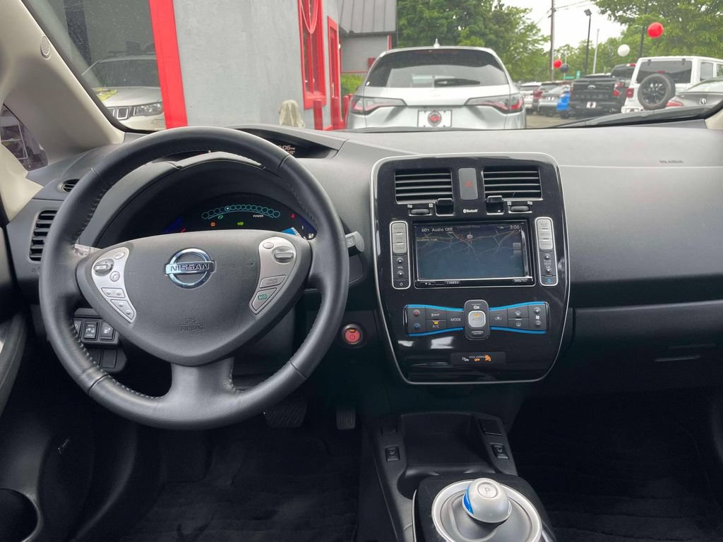 Used 2016 Nissan Leaf SV w/ Premium Package FWD image 12