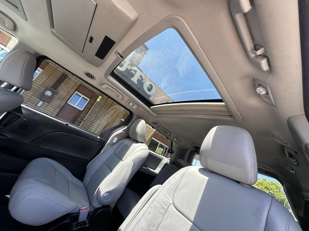 Used 2017 Toyota Sienna Limited Premium AWD/4WD image 13