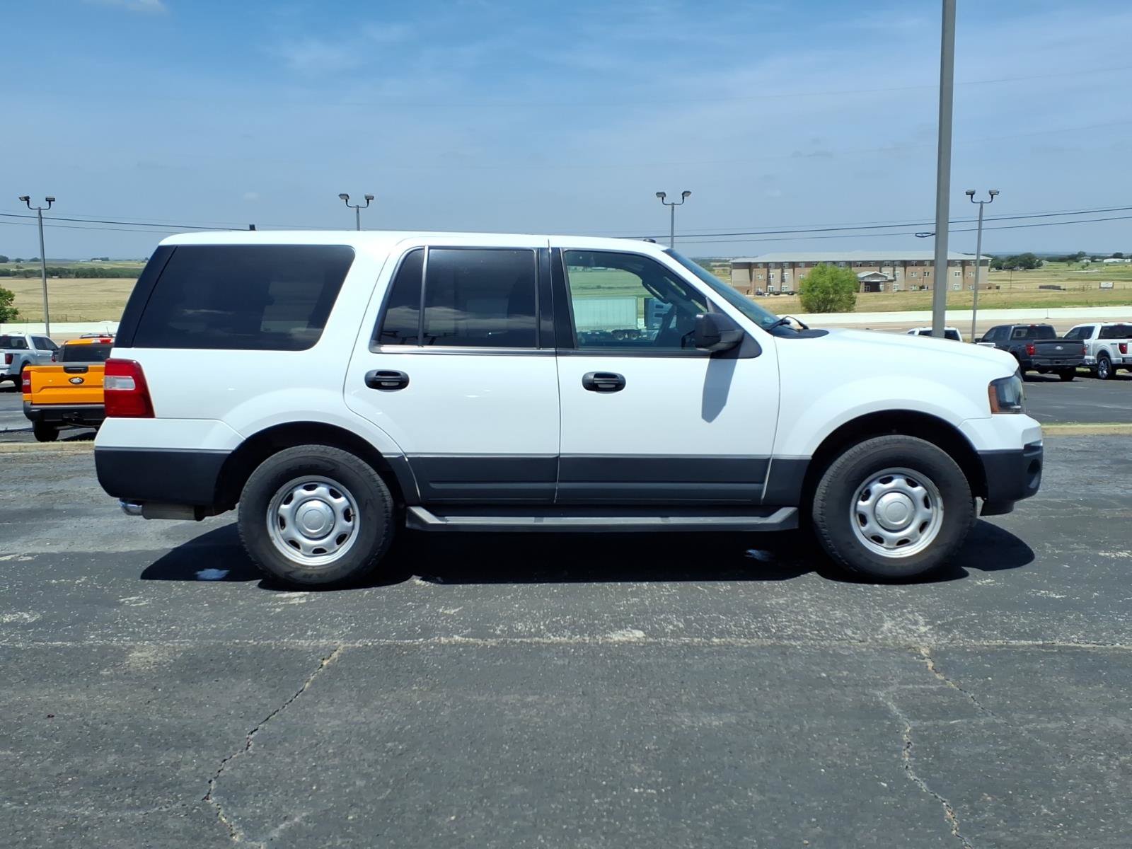 Used 2017 Ford Expedition XL RWD image 4