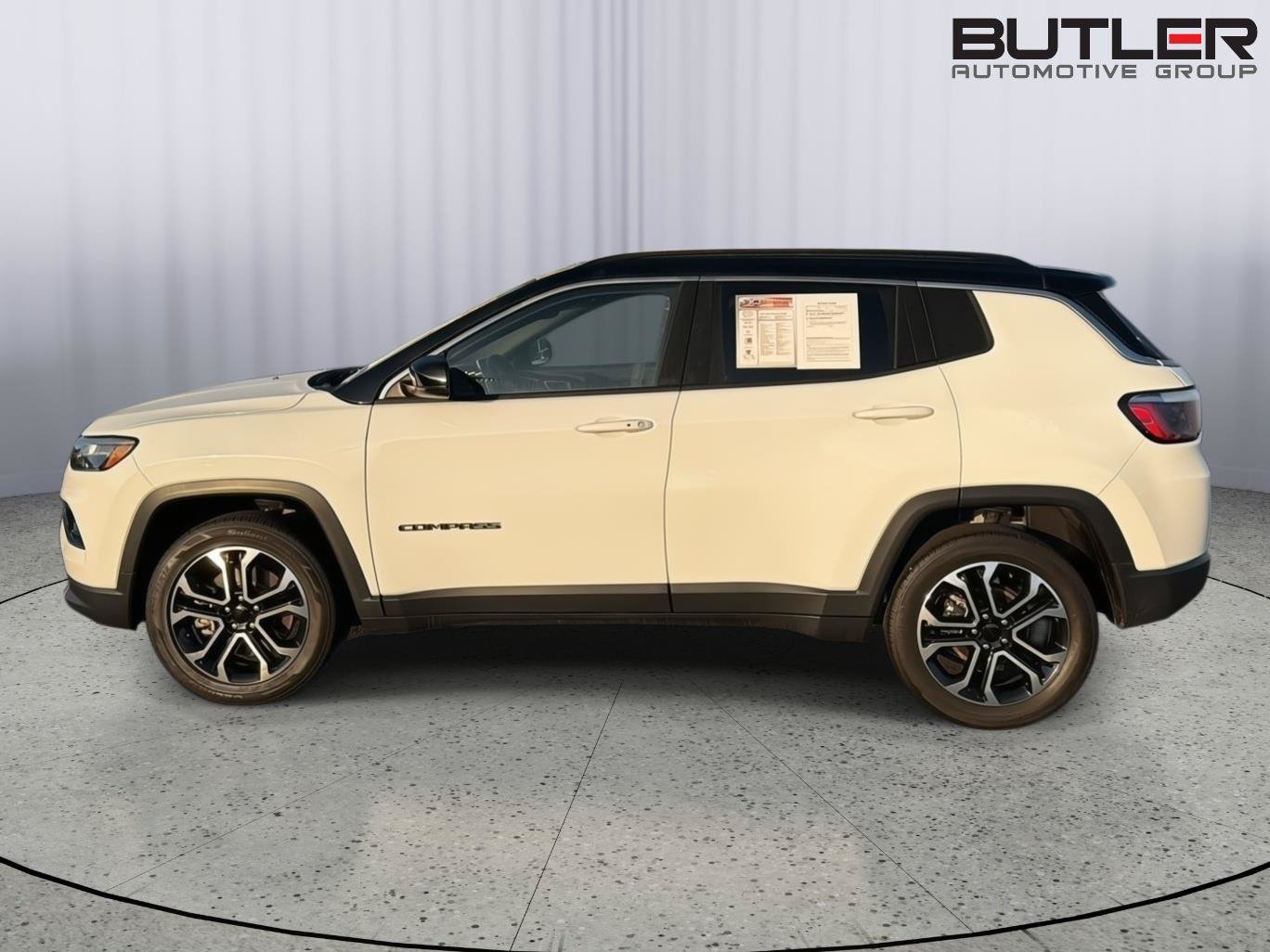 Used 2024 Jeep Compass Limited AWD/4WD image 3