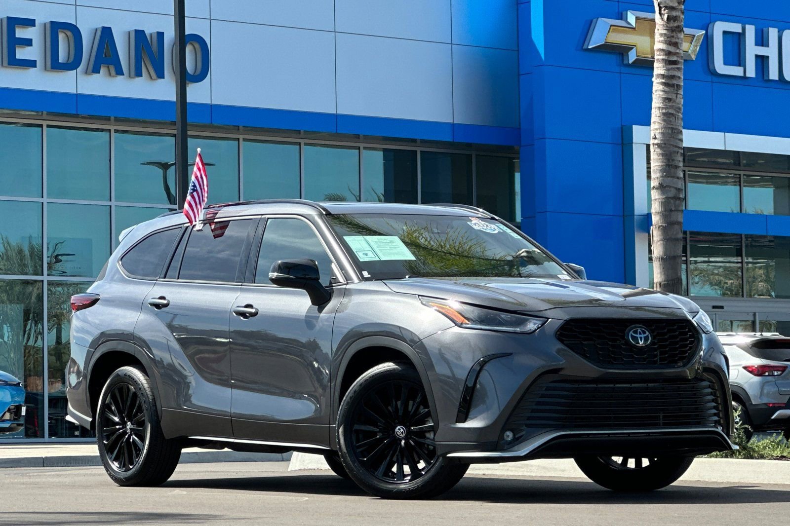 Used 2025 Toyota Highlander XSE image 2