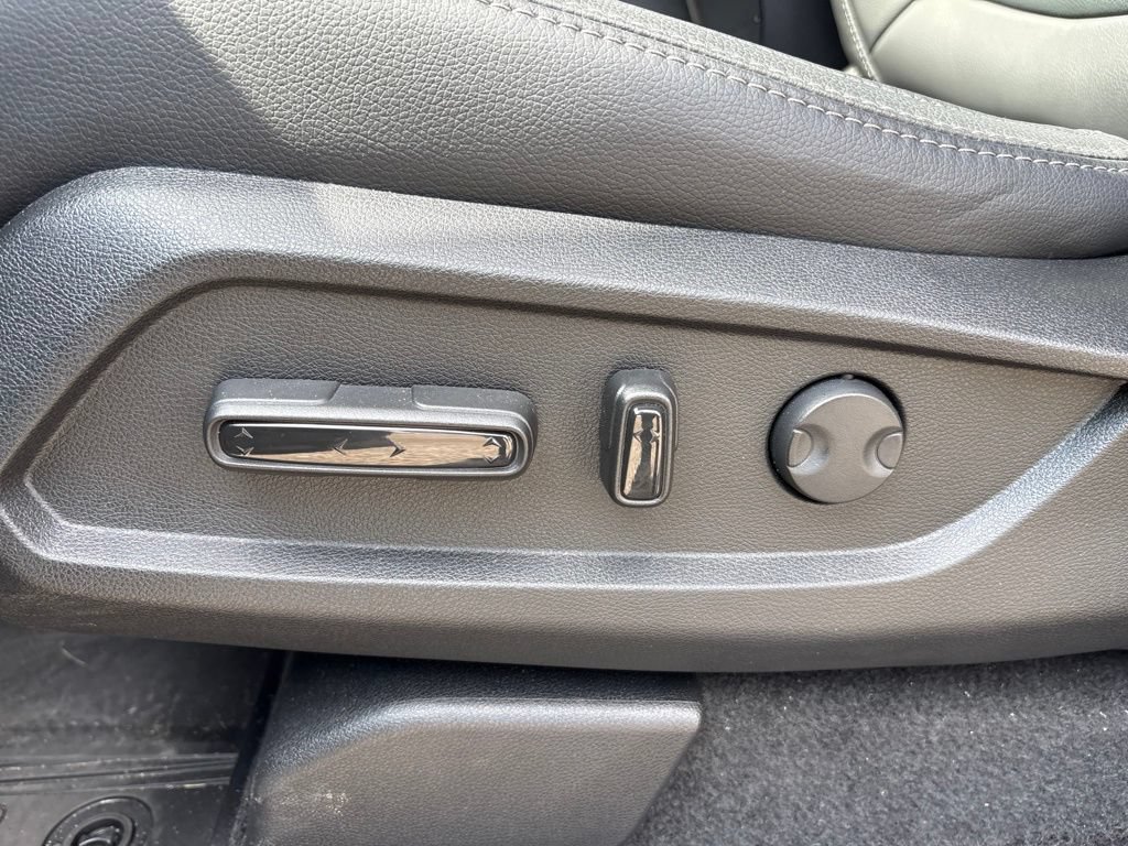 Used 2025 Honda Pilot EX-L image 18