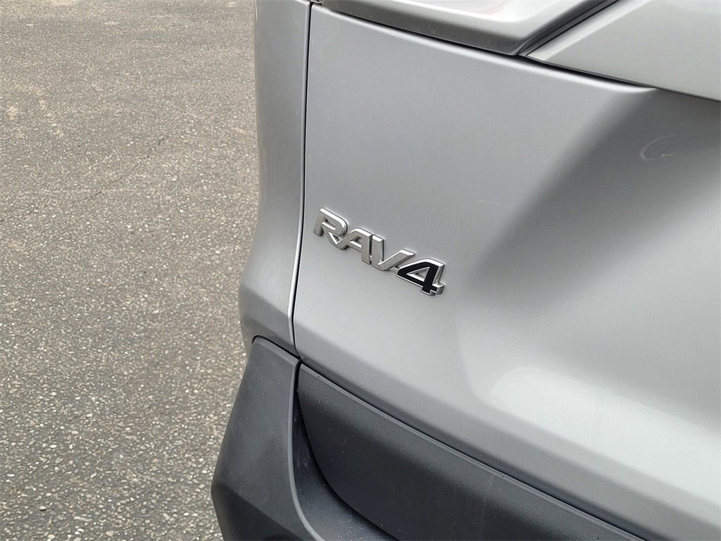 Used 2022 Toyota RAV4 XLE image 7