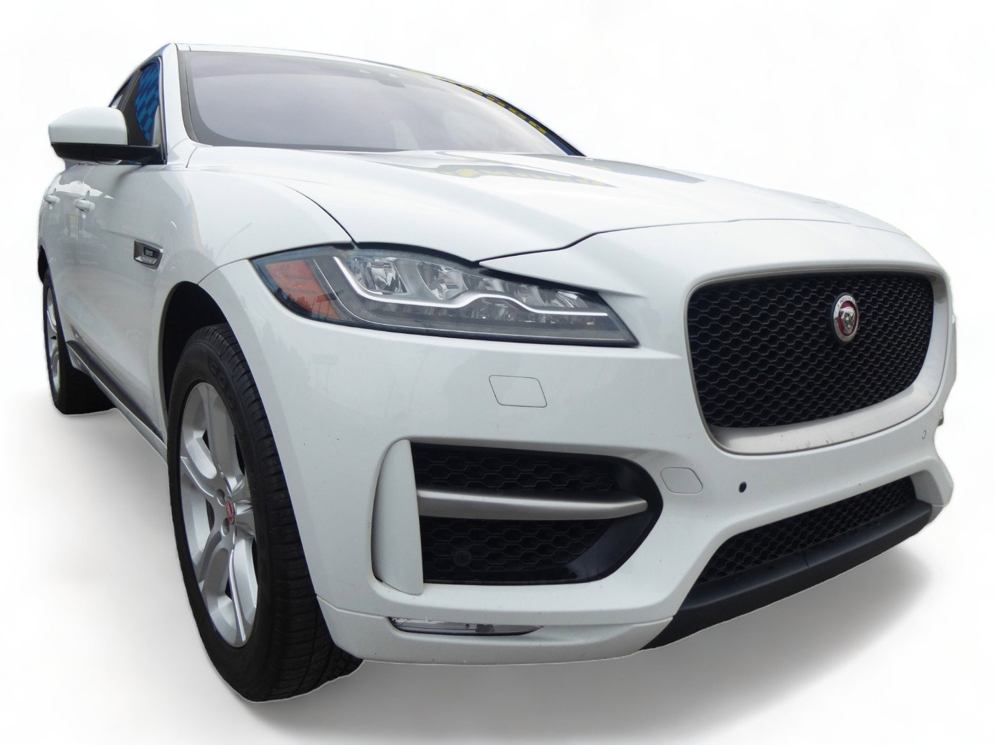 Used 2017 Jaguar F-PACE R-Sport image 3