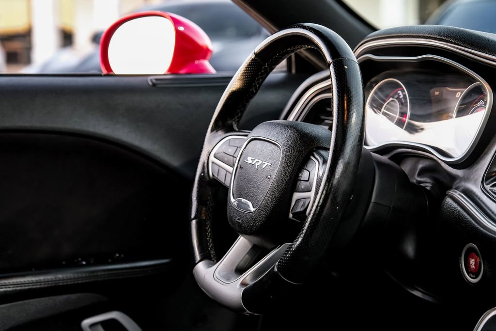 Used 2015 Dodge Challenger SRT w/ Technology Group image 13