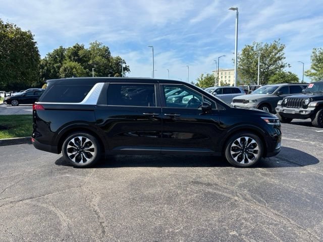 Used 2024 Kia Carnival EX FWD image 14
