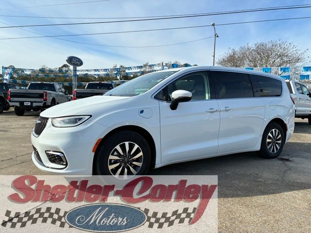 Used 2023 Chrysler Pacifica Touring-L image 1