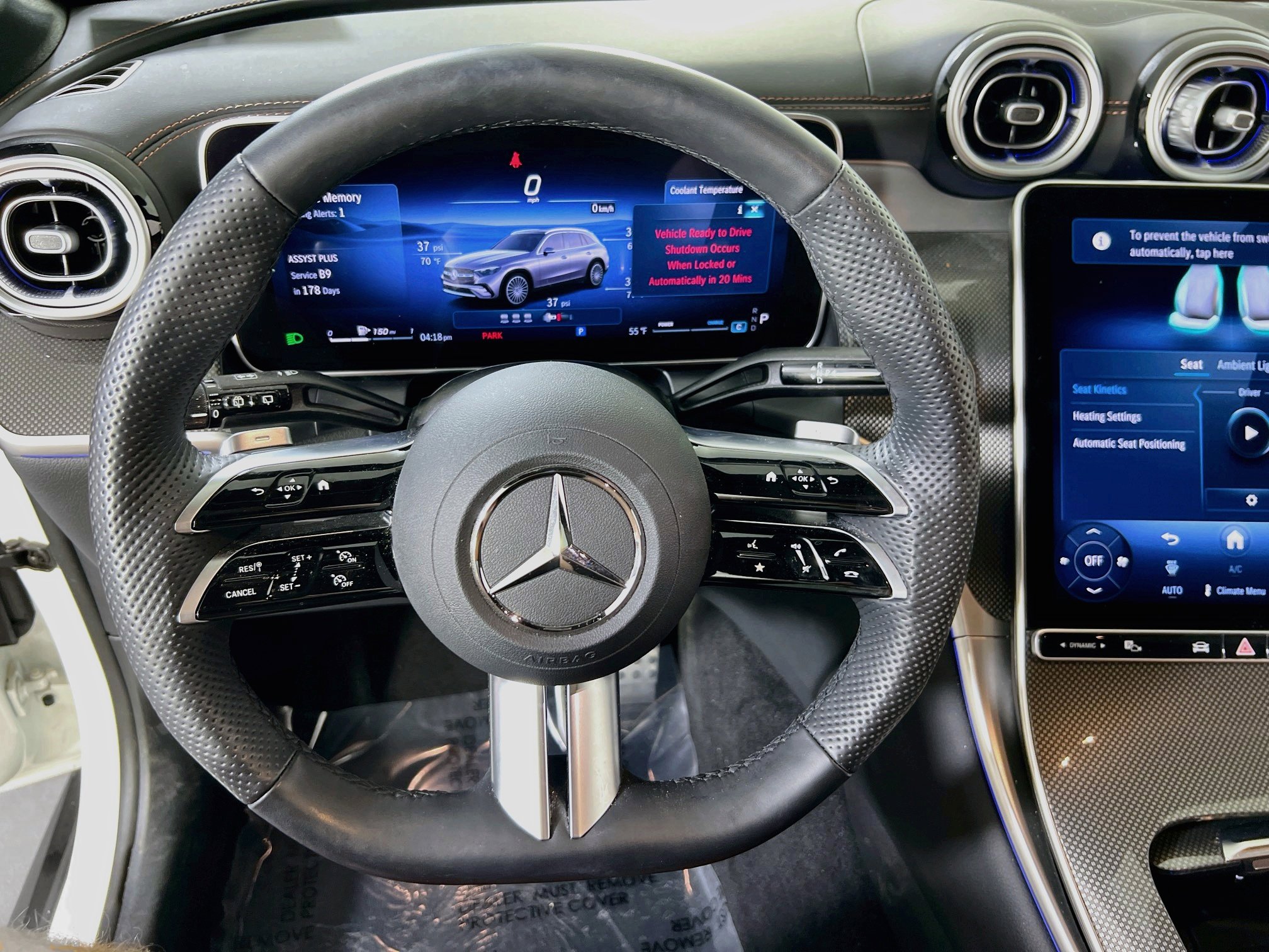 Used 2025 Mercedes-Benz GLC 300 4MATIC image 11
